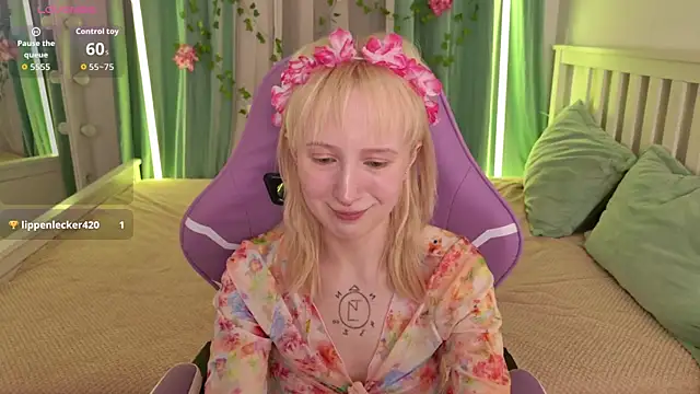 Snapshot of _Babyface_ chatting on July 17, 1:08 pm Babyface online show from July 17, 1:08 pm
