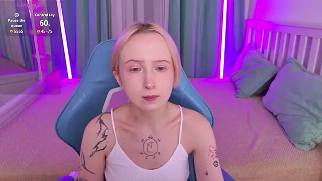 Snapshot of _Babyface_ chatting on December 4, 1:21 pm Babyface online show from December 4, 1:21 pm