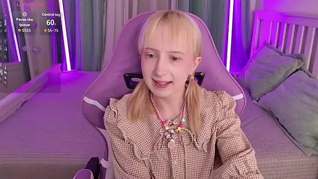 Snapshot of _Babyface_ chatting on July 16, 1:08 pm Babyface online show from July 16, 1:08 pm