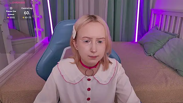 Snapshot of _Babyface_ chatting on December 2, 1:24 pm Babyface online show from December 2, 1:24 pm