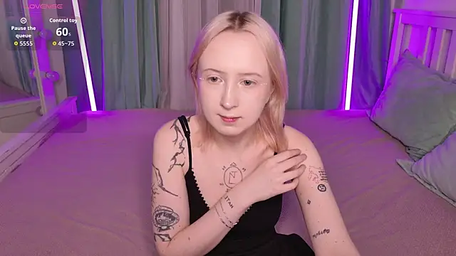 Snapshot of _Babyface_ chatting on December 1, 1:23 pm Babyface online show from December 1, 1:23 pm