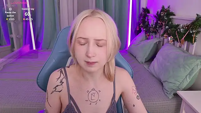 Snapshot of _Babyface_ chatting on December 18, 11:14 am Babyface online show from December 18, 11:14 am