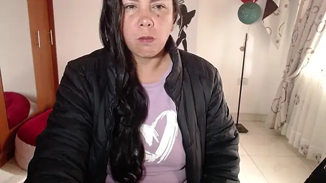 Snapshot of vivian-milf chatting on January 7, 12:43 pm vivian-milf online show from January 7, 12:43 pm