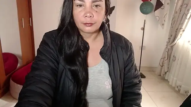 Snapshot of vivian-milf chatting on January 6, 12:20 pm vivian-milf online show from January 6, 12:20 pm