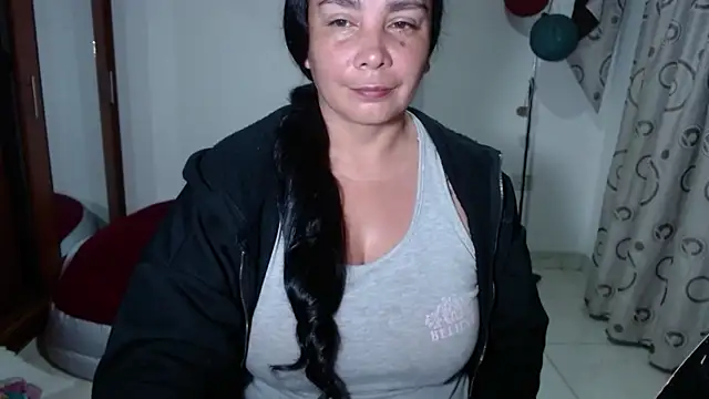 Snapshot of vivian-milf chatting on February 23, 11:38 pm vivian-milf online show from February 23, 11:38 pm