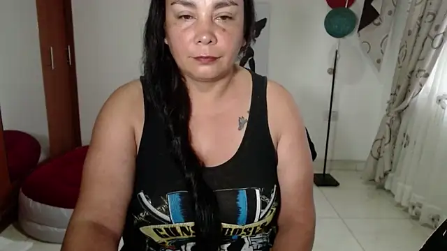 Snapshot of vivian-milf chatting on January 14, 9:40 pm vivian-milf online show from January 14, 9:40 pm