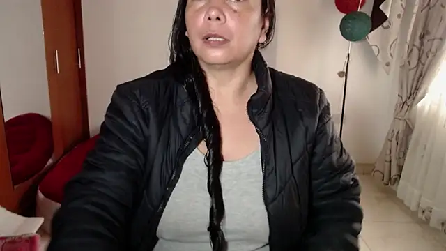 Snapshot of vivian-milf chatting on December 4, 12:37 pm vivian-milf online show from December 4, 12:37 pm