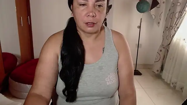 Snapshot of vivian-milf chatting on January 17, 2:09 pm vivian-milf online show from January 17, 2:09 pm