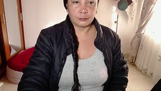 Snapshot of vivian-milf chatting on February 10, 12:26 pm vivian-milf online show from February 10, 12:26 pm