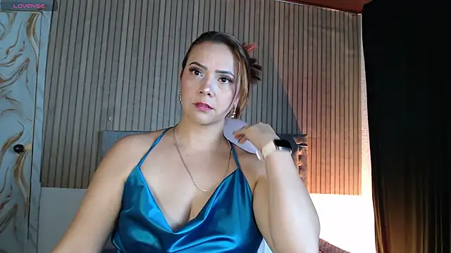 Snapshot of Karla_Ferrer_x chatting on July 6, 2:35 pm Karla Ferrer x online show from July 6, 2:35 pm