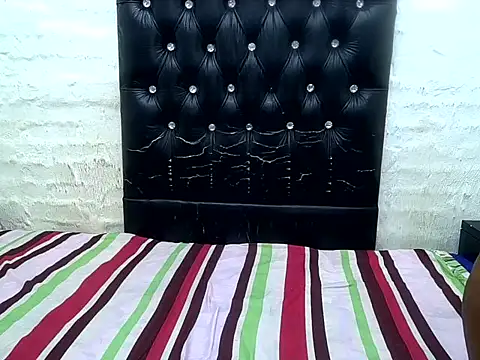 EMBER FOX online show from March 25, 5:29 am