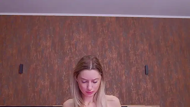 SilviaPastori online show from December 3, 5:30 am