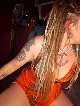 Snapshot of Horny_hippie chatting on December 6, 3:35 am Horny hippie online show from December 6, 3:35 am