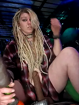 Horny hippie online show from February 22, 11:06 pm