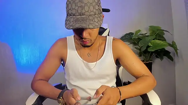 Brand Collins online show from December 19, 9:33 am