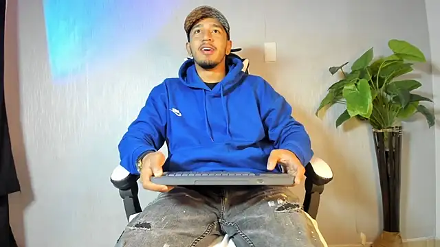 Snapshot of Brand_Collins chatting on February 4, 11:16 am Brand Collins online show from February 4, 11:16 am