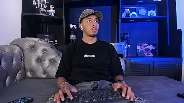 Snapshot of Brand_Collins chatting on February 17, 12:35 pm Brand Collins online show from February 17, 12:35 pm