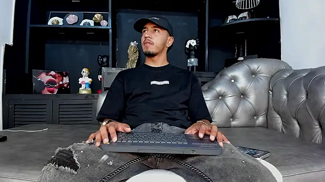 Brand Collins online show from January 7, 7:52 pm