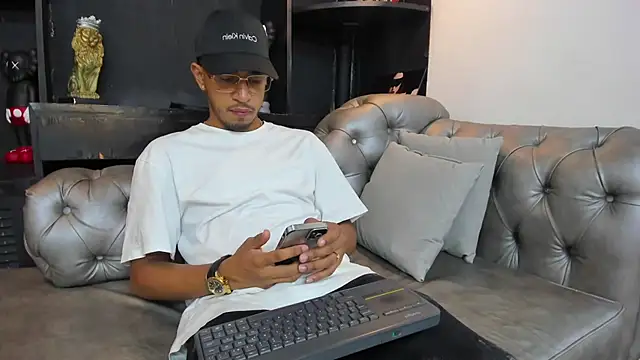 Brand Collins online show from December 4, 8:30 pm