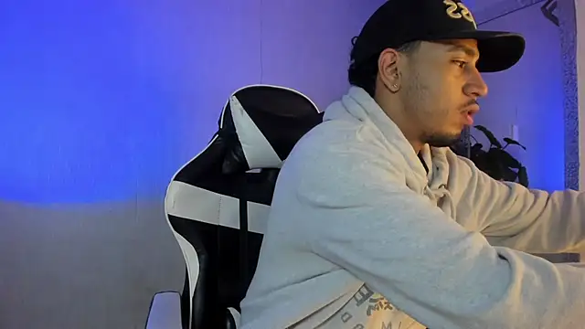 Snapshot of Brand_Collins chatting on February 21, 11:34 am Brand Collins online show from February 21, 11:34 am