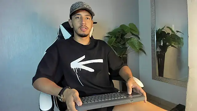 Snapshot of Brand_Collins chatting on February 10, 11:53 am Brand Collins online show from February 10, 11:53 am