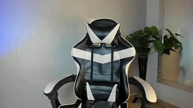 Snapshot of Brand_Collins chatting on February 19, 11:29 am Brand Collins online show from February 19, 11:29 am