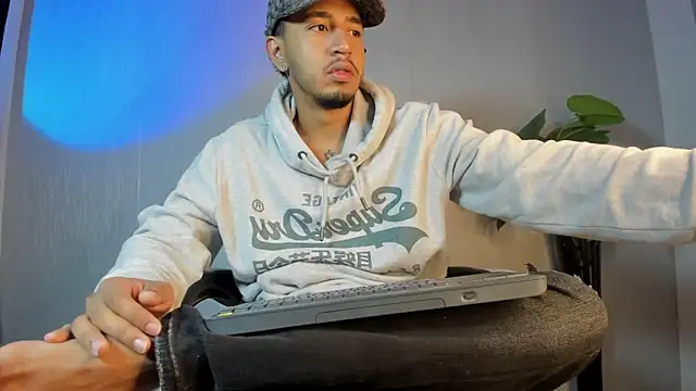 Snapshot of Brand_Collins chatting on February 3, 11:37 am Brand Collins online show from February 3, 11:37 am