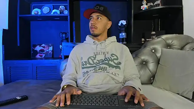 Snapshot of Brand_Collins chatting on February 13, 11:43 am Brand Collins online show from February 13, 11:43 am