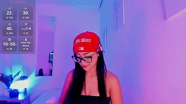 Klohewilliams  online show from December 14, 12:44 pm