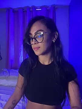 Klohewilliams  online show from January 14, 1:53 am