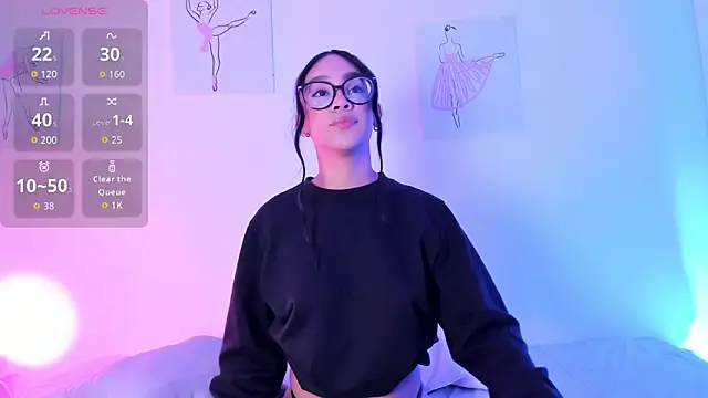 Klohewilliams  online show from December 3, 12:26 pm