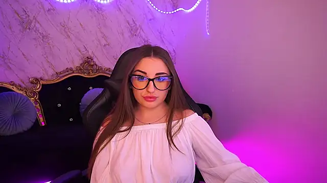 NaomiBaae online show from December 19, 10:34 pm