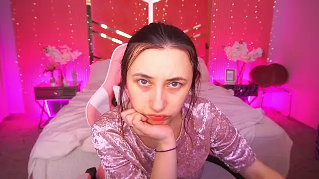 RoxieRay online show from March 31, 12:51 pm