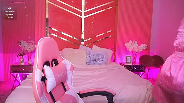 RoxieRay online show from April 13, 1:26 pm