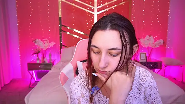 RoxieRay online show from March 24, 2:17 pm