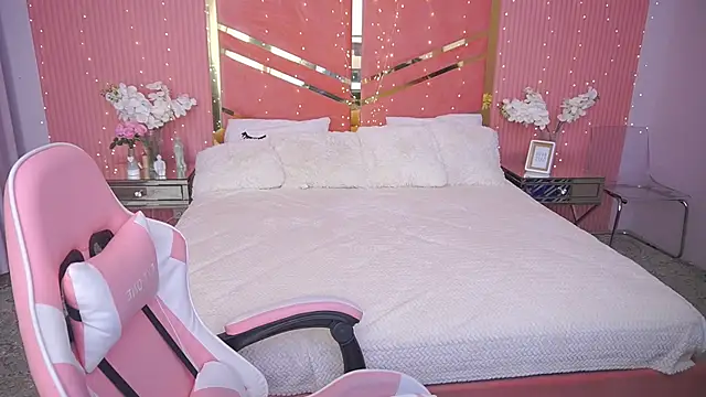 RoxieRay online show from March 3, 2:35 pm