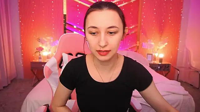 RoxieRay online show from February 13, 9:42 am