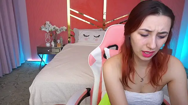 RoxieRay online show from December 22, 3:45 pm