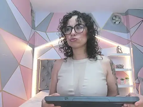 sarah sluty online show from November 28, 2:23 am