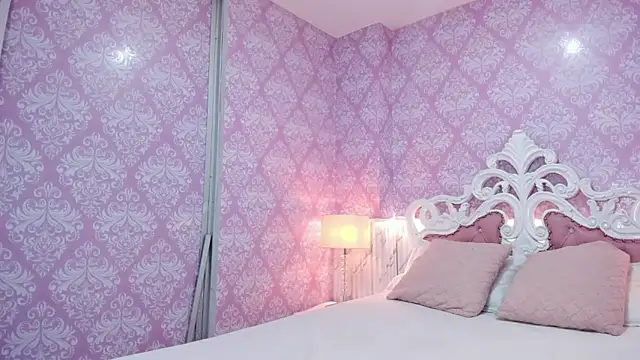 sarah sluty online show from April 7, 2:35 am