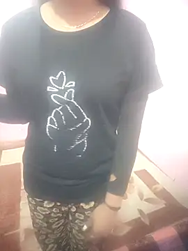 Snapshot of Juliekhan_98 chatting on December 23, 8:57 am Juliekhan 98 online show from December 23, 8:57 am