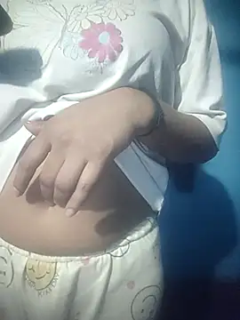 Snapshot of Juliekhan_98 chatting on December 3, 4:39 pm Juliekhan 98 online show from December 3, 4:39 pm