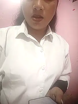 Snapshot of Juliekhan_98 chatting on December 22, 9:42 am Juliekhan 98 online show from December 22, 9:42 am