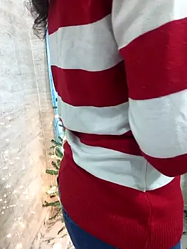 Snapshot of Juliekhan_98 chatting on January 6, 6:17 am Juliekhan 98 online show from January 6, 6:17 am