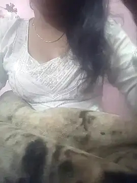 Snapshot of Juliekhan_98 chatting on January 8, 9:37 am Juliekhan 98 online show from January 8, 9:37 am