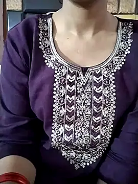 RASHMI SHARMA9 online show from April 4, 7:48 am