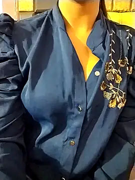 RASHMI SHARMA9 online show from March 18, 6:20 pm