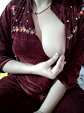 Snapshot of RASHMI_SHARMA9 chatting on January 8, 5:52 pm RASHMI SHARMA9 online show from January 8, 5:52 pm