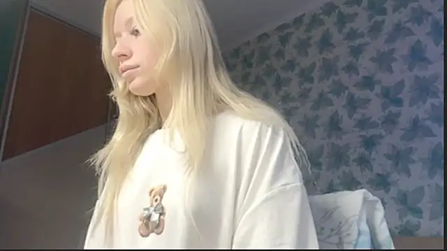 Barbie Blondie online show from December 22, 1:28 am