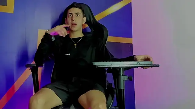 twink scott  online show from December 3, 4:24 am